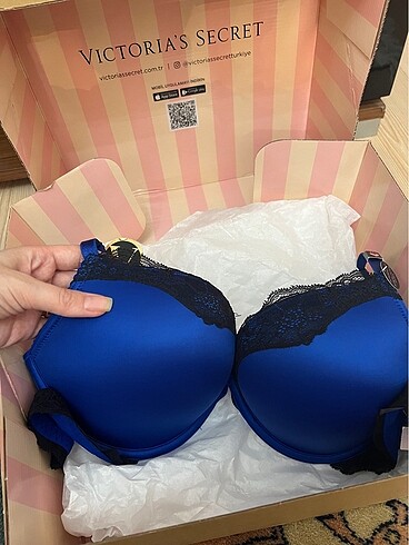 Victoria s Secret Victoria 2 beden büyük gösteren sütyen