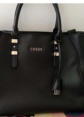 GUESS Siyah Kol Çantası