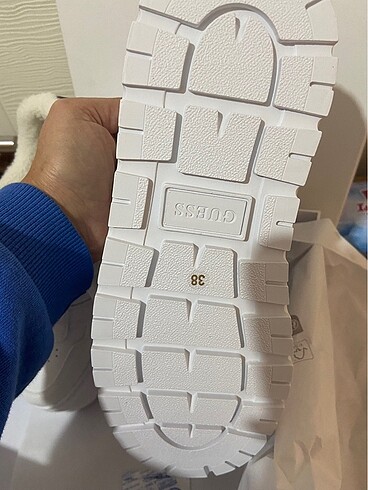 38 Beden beyaz Renk Guess sıfır ayakkabı içi tüylü