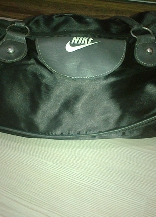 Nike SİYAH NİKE ÇANTA ORİJİNAL DEĞİLDİR.