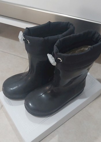 Siyah Kemerli Erkek Çocuk Lastik Bot