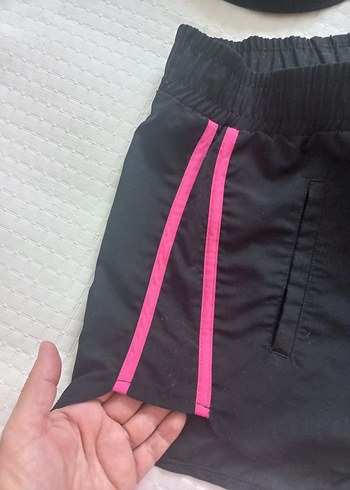 Pembe Detaylı Siyah Deniz Şortu - Görsel 6