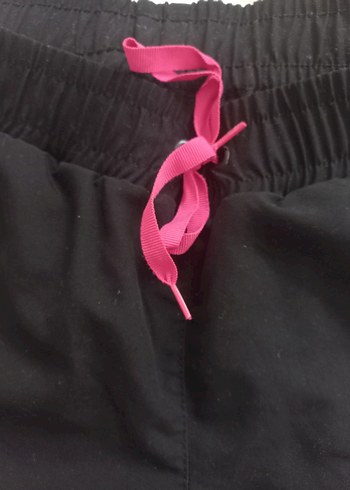 Pembe Detaylı Siyah Deniz Şortu - Görsel 5