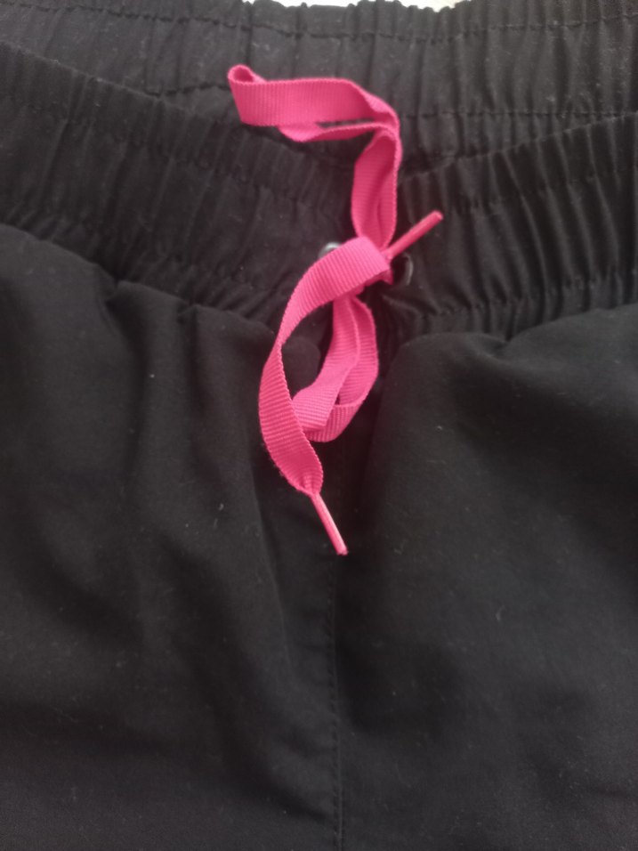 Pembe Detaylı Siyah Deniz Şortu - Görsel 5