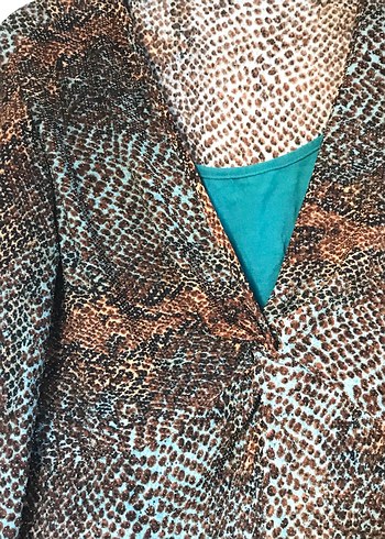 Kahverengi Yılan Desenli V Yakalı Kadın Bluz - Görsel 3