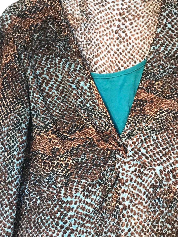 Kahverengi Yılan Desenli V Yakalı Kadın Bluz - Görsel 3