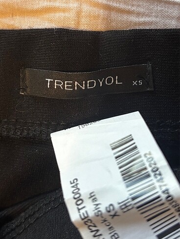 xs Beden siyah Renk trendyol yirtmac detayli etek