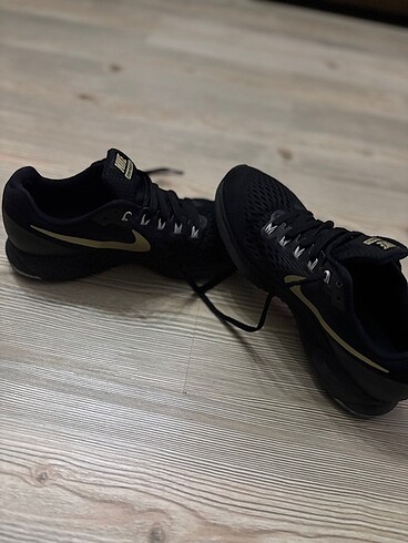 40 Beden siyah Renk Nike orijinal spor ayakkabısı