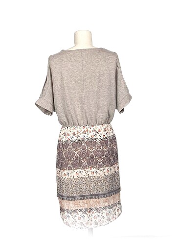 l Beden PreLoved Günlük Elbise %70 İndirimli.
