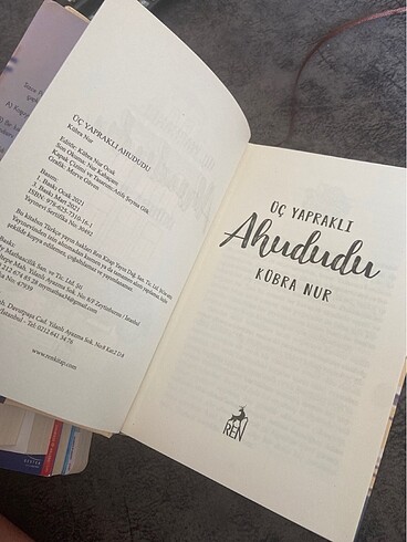 Beden Renk Üç Yapraklı Ahududu Kübra Nur