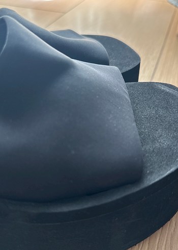 37 Beden Bershka yazlık terlik yüksek Siyah Platform Topuklu Kadın Terlik