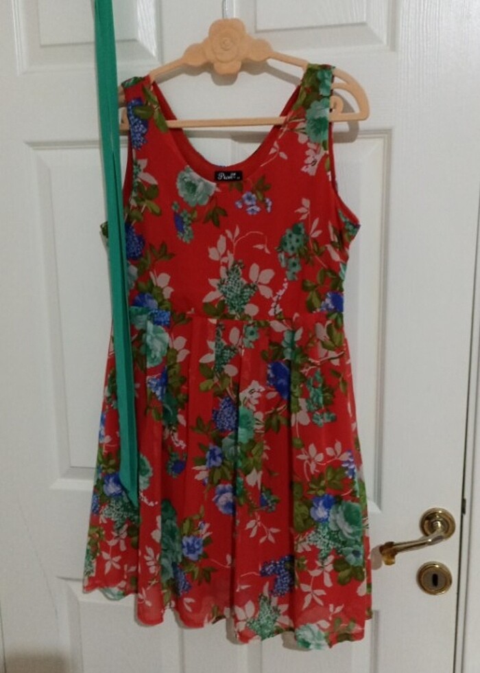 Nar çiçeği renkinde, şifon, kuşaklı elbise - Görsel 3