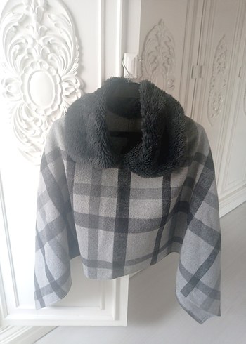 Zara Gri Ekose Desenli Kürklü Boğazlı Kadın Panço