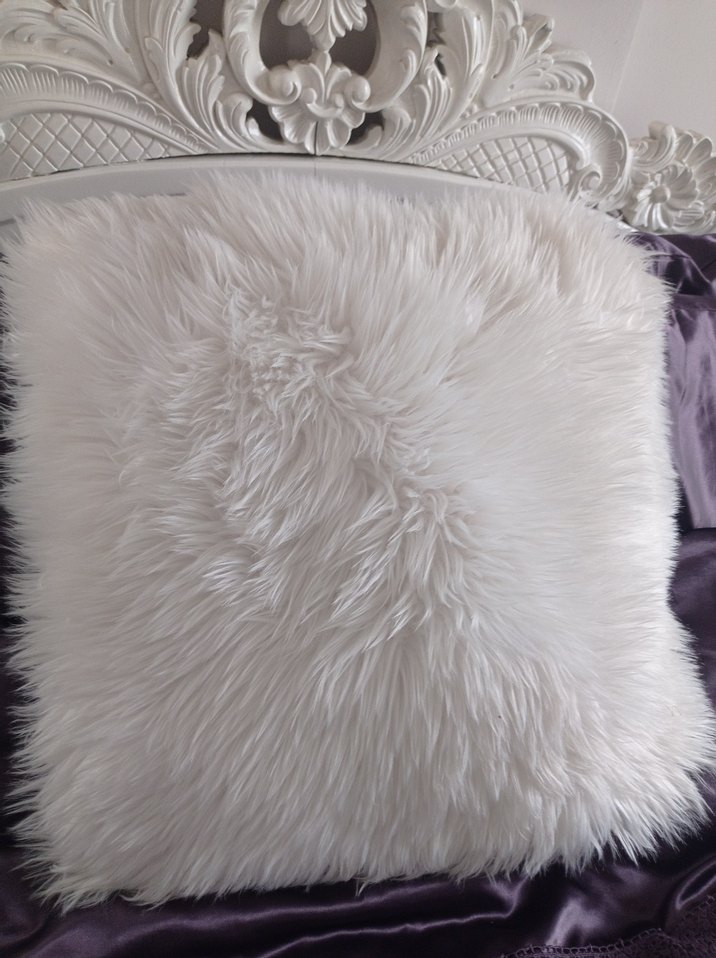 Beyaz Bohem Peluş Kırlent - Görsel 3