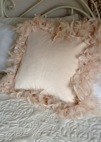 Pudra  bej Zara Tüylü otrisli Dekoratif Yastık - Görsel 2