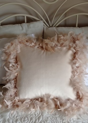 Pudra  bej Zara Tüylü otrisli Dekoratif Yastık - Görsel 3