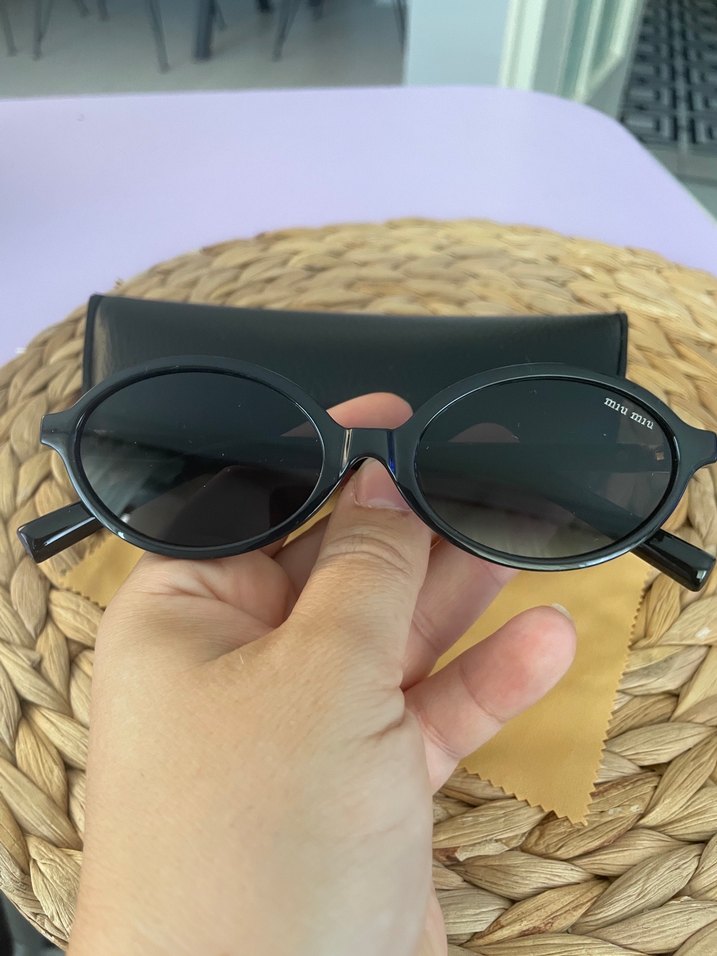 Miu Miu Siyah Retro Kadın Güneş Gözlüğü - Görsel 2