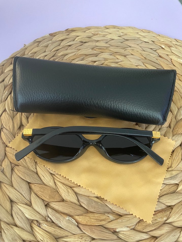 Miu Miu Siyah Retro Kadın Güneş Gözlüğü - Görsel 4