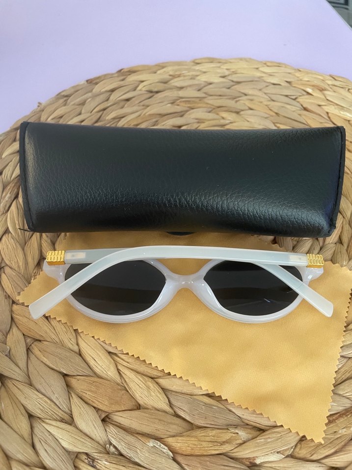 Miu Miu Beyaz Retro Kadın Güneş Gözlüğü - Görsel 4