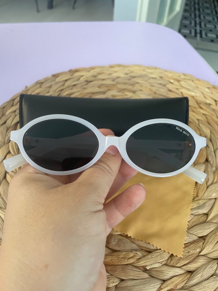 Miu Miu Beyaz Retro Kadın Güneş Gözlüğü - Görsel 2