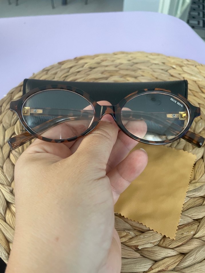 Kahverengi Tokalı Kadın Gözlüğü - Görsel 2