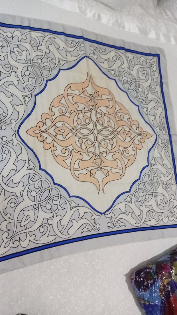 Zincir Detaylı Beyaz Kadın Fular - Görsel 3