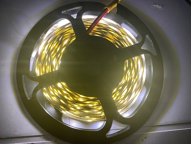 5 METRE ŞERİT LED TAK ÇALIŞTIR ADAPTÖRLÜ TEK ÇİP BEYAZ