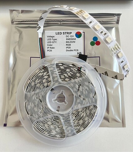 RGB ŞERİT LED 5 METRE 3 ÇİPLİ SİLİKONSUZ
