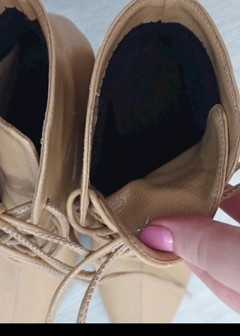 Bej Rugan Bağcıklı Gold Topuklu Kadın Bot - Görsel 4