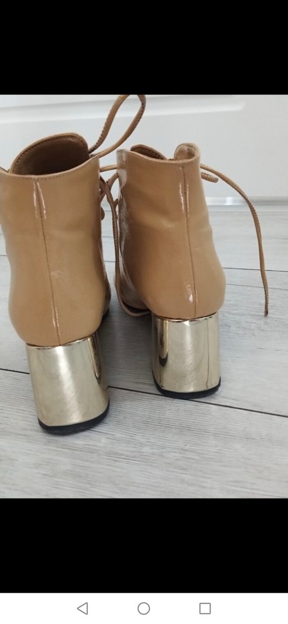 Bej Rugan Bağcıklı Gold Topuklu Kadın Bot - Görsel 3