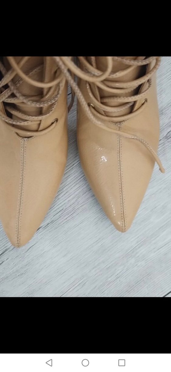 Bej Rugan Bağcıklı Gold Topuklu Kadın Bot - Görsel 2