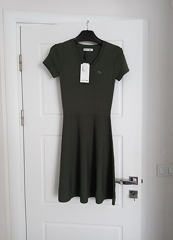 Lacoste v yaka haki elbise - Görsel 3