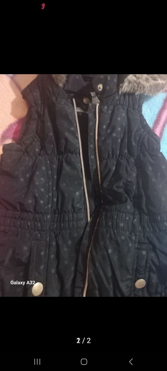 Kız Çocuk Siyah Kapüşonlu Fermuarlı Yelek - Görsel 2