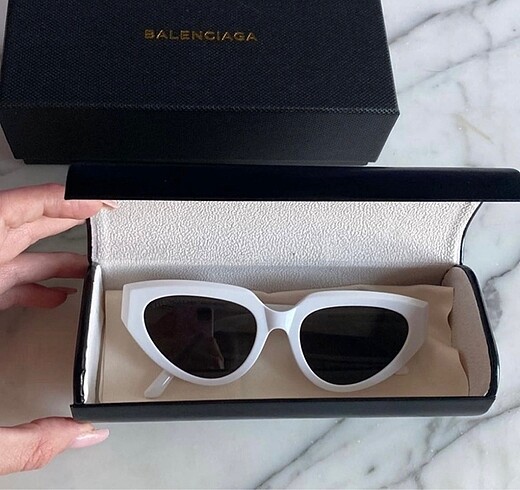 Balenciaga beyaz gözlük