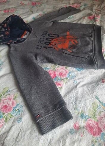 4 Yaş Beden mavi Renk Polo swet 4 ila 5 yaş mavi jeans kot 4 ila 5 yas 2 si birlikte 2