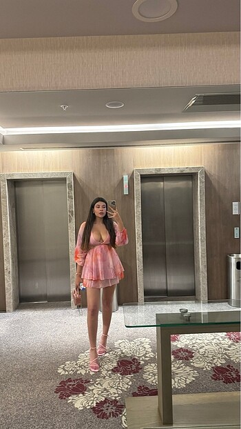 Pembe elbise