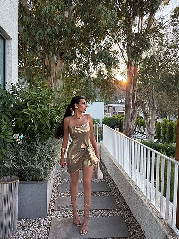 Zara Zara askılı metalik gold elbise