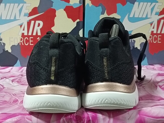 40 Beden siyah Renk Orjinal skechers