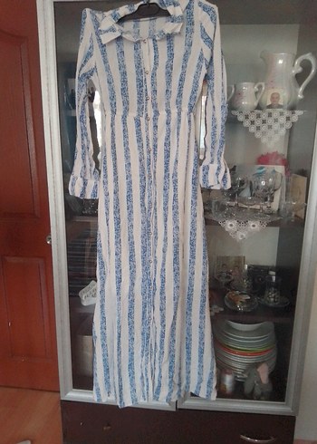 Uzun Kollu Beyaz Elbise