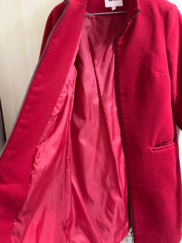 Kırmızı Fermuarlı Kaban - Görsel 3