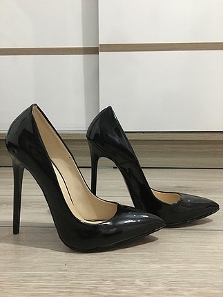Siyah Rugan Stiletto 