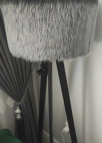 Beden Gri Peluş Başlıklı Tripod Lambader