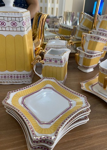 Sarı ve Altın Detaylı Porselen Çay Seti