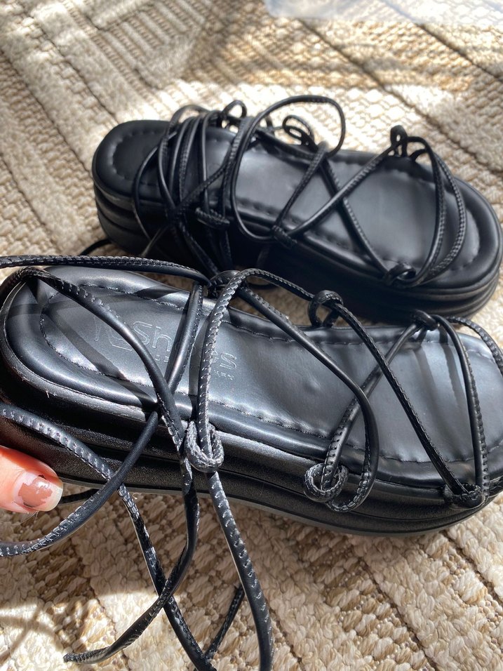 Siyah  Bağcıklı Dolgu Topuklu Kadın Sandalet - Görsel 3