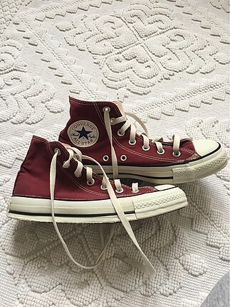Uzun bordo converse