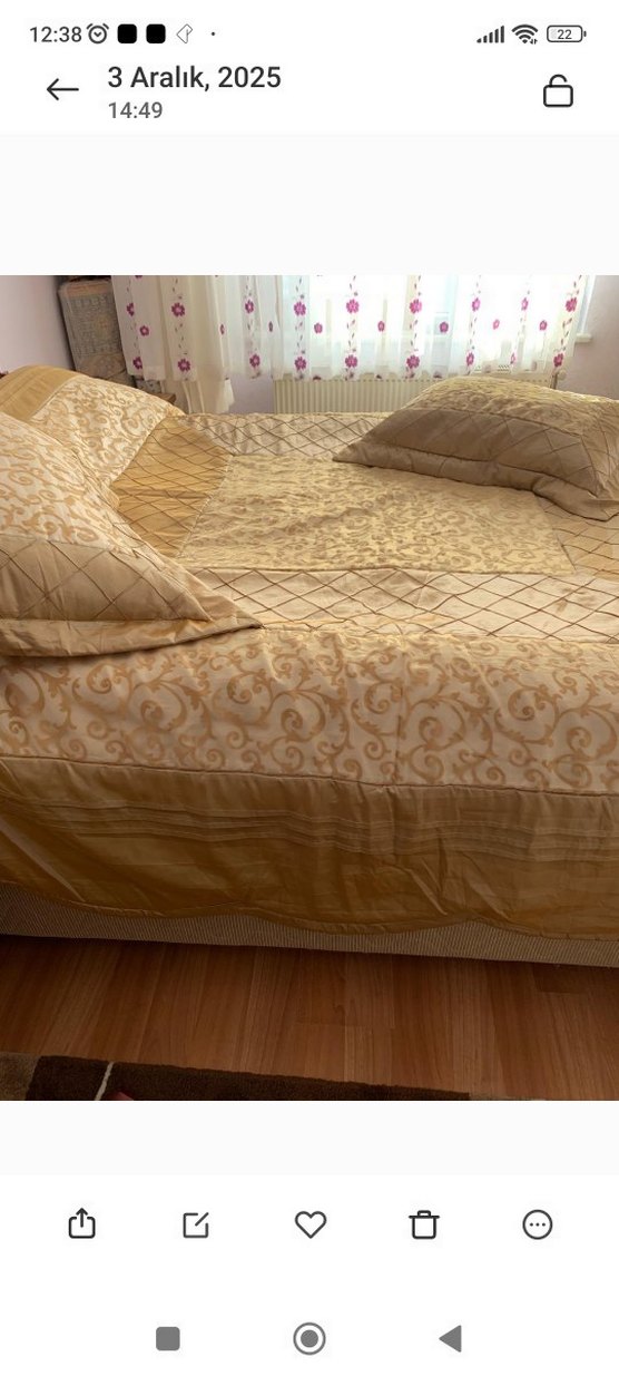 Nakışlı Parlak Altın Yatak Örtüsü - Görsel 2