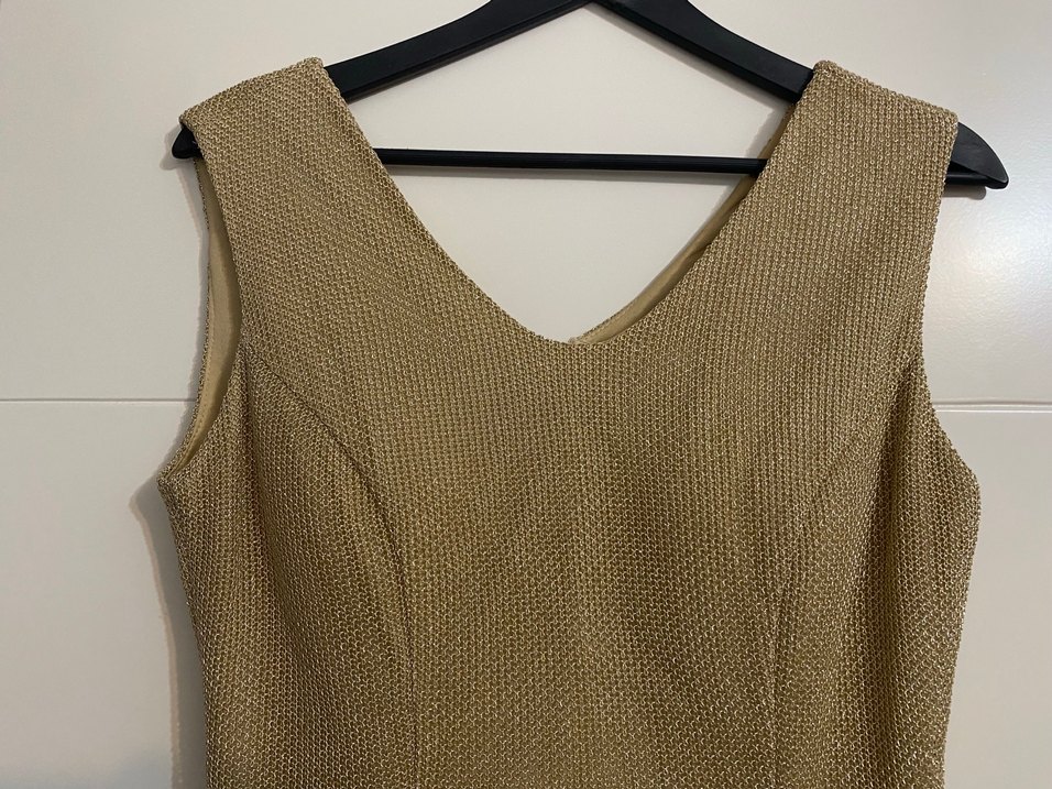 Parlak Midi V Yaka Kolsuz Elbise - Görsel 3