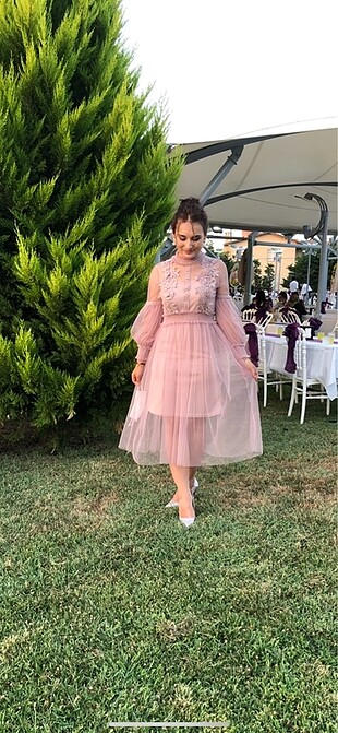 Pembe elbise