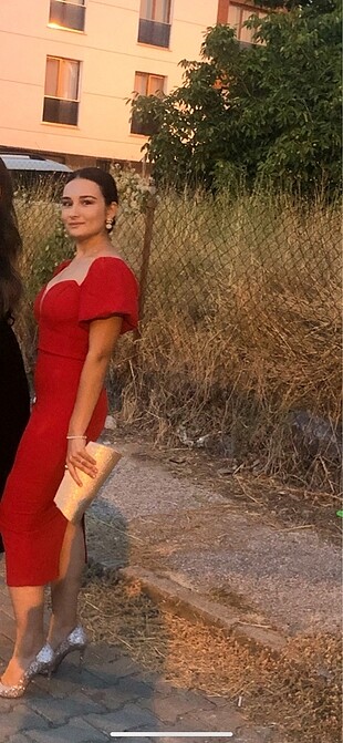 Kırmızı Elbise