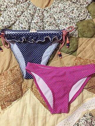 İki adet bikini altı